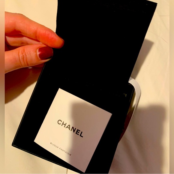 New absolutely stunningauthentic Chanel jewelry case  collection choice
